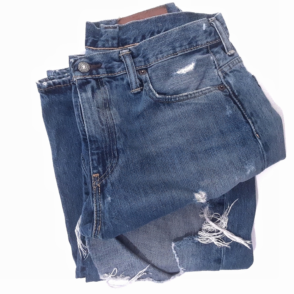 Levi's 569. Distressed.  32 x 30